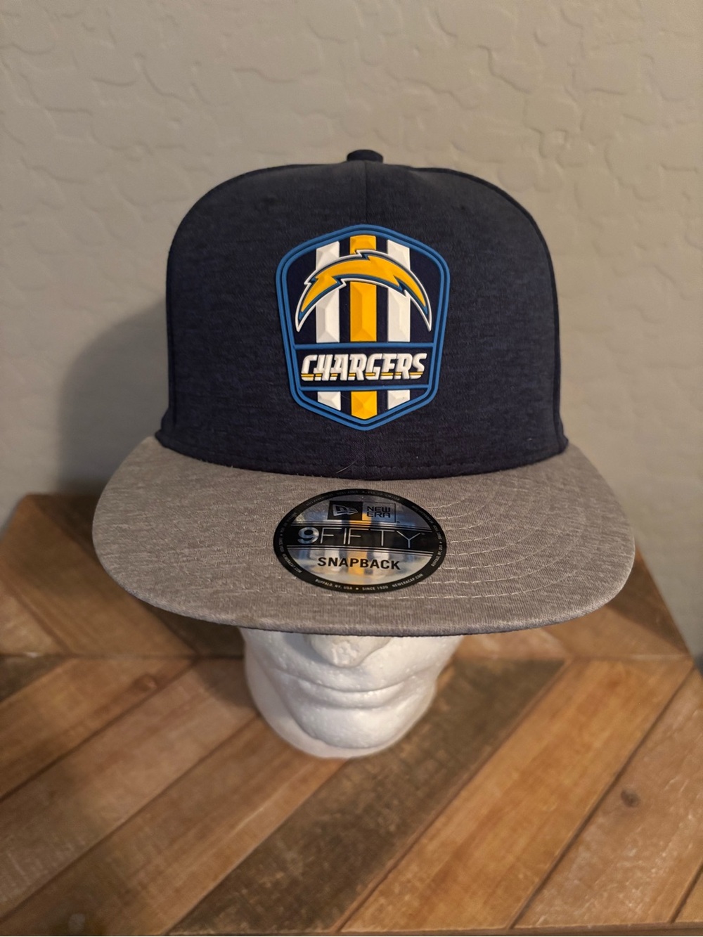 New Era Los Angeles Chargers Flat Bill 9Fifty Snapback Hat - NWOT - Rubber Logo